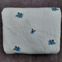 hydrofiele doek - geborduurde blauwe besjes